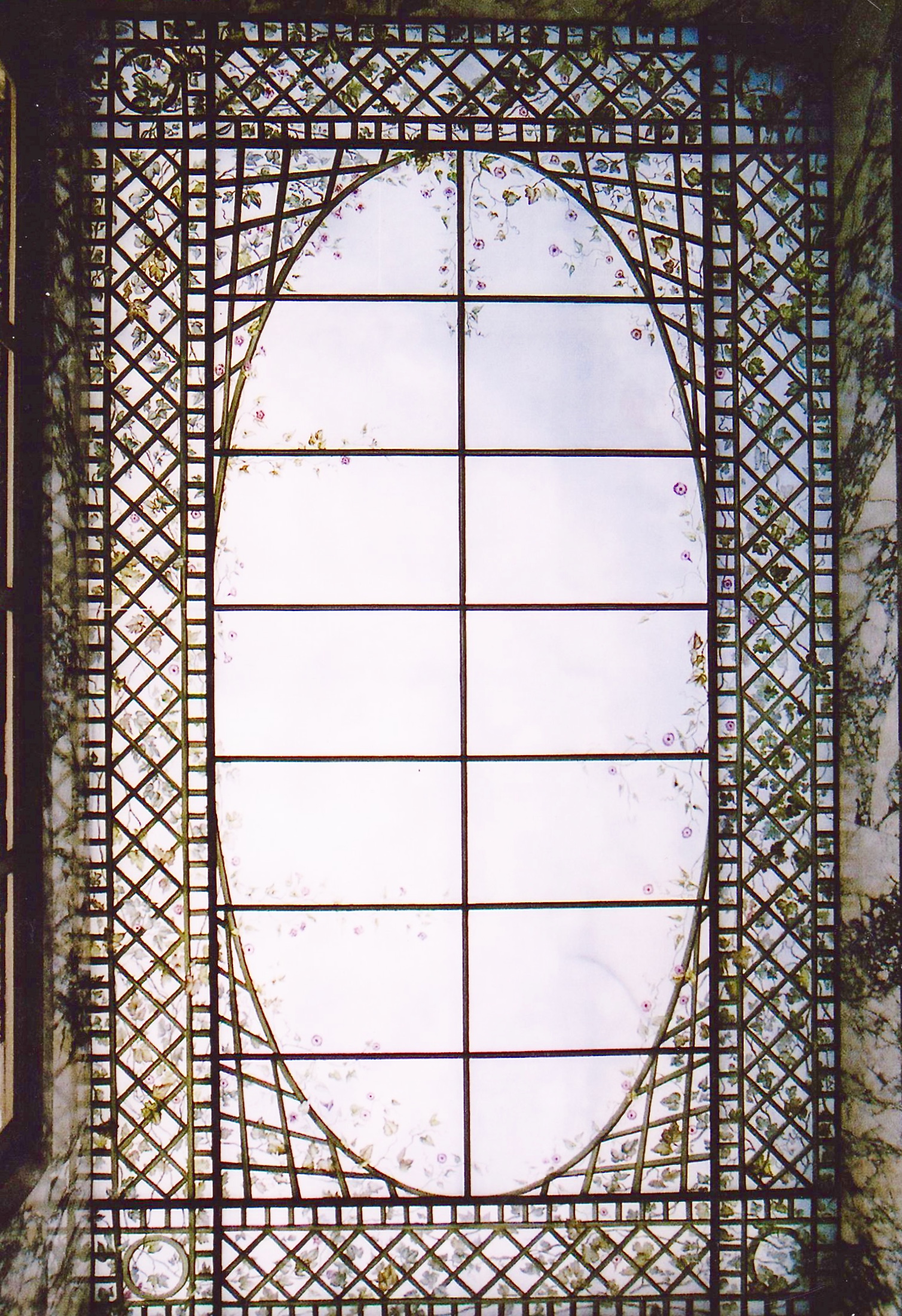 Plafond/Ceiling - Ornementation florale. Peinture sur verre. Paris.